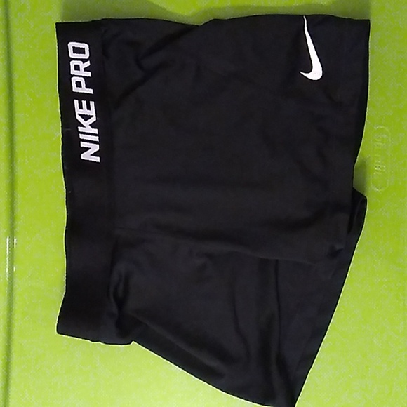 Nike Pants - Nike Pro dri-fit fitness shorts